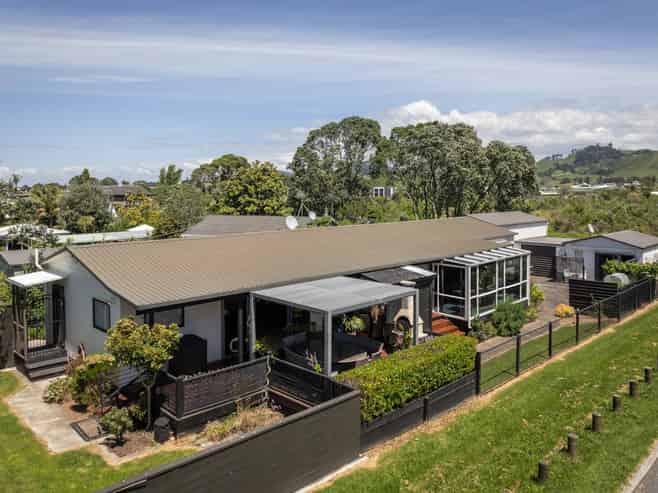 10 Hillview Road, Waihi Beach