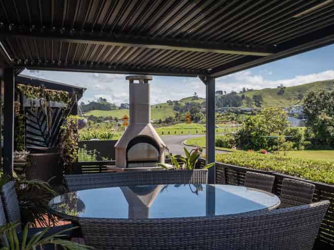 10 Hillview Road, Waihi Beach