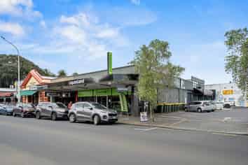 Freehold corner with massive potential