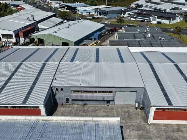 693sqm Industrial Unit with Dual Roller Doors