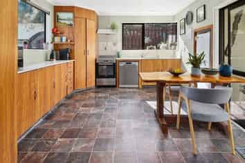 87 Toi Toi Street, Toi Toi