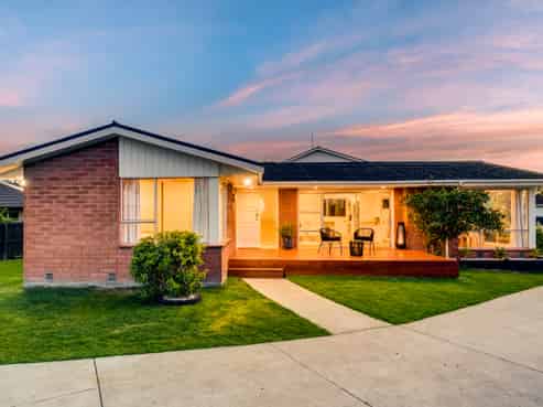 6 Larkhill Place, Russley