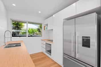 6 Larkhill Place, Russley