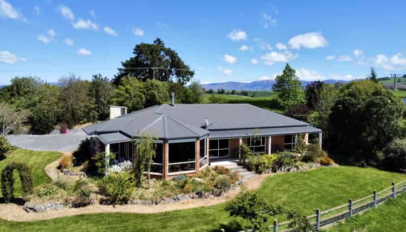 902 Fairview Road, Claremont