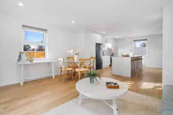 2/65 Stanmore Road, Linwood