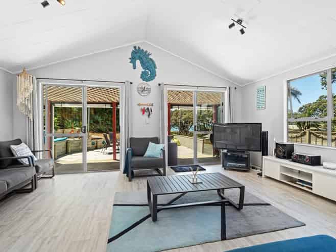 143 Oakura Road, Oakura