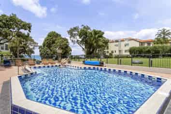 5H/175 Hurstmere Road, Takapuna