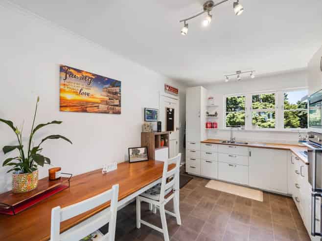 1423 Awhitu Road, Pollok