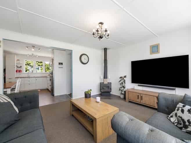 1423 Awhitu Road, Pollok