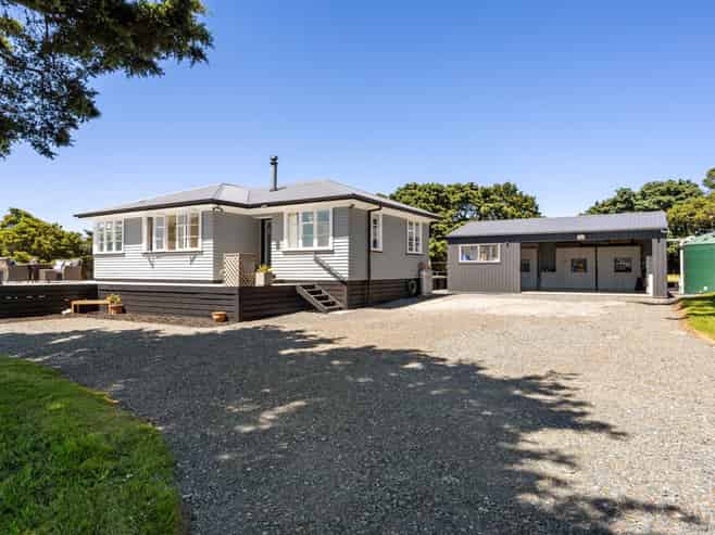 1423 Awhitu Road, Pollok