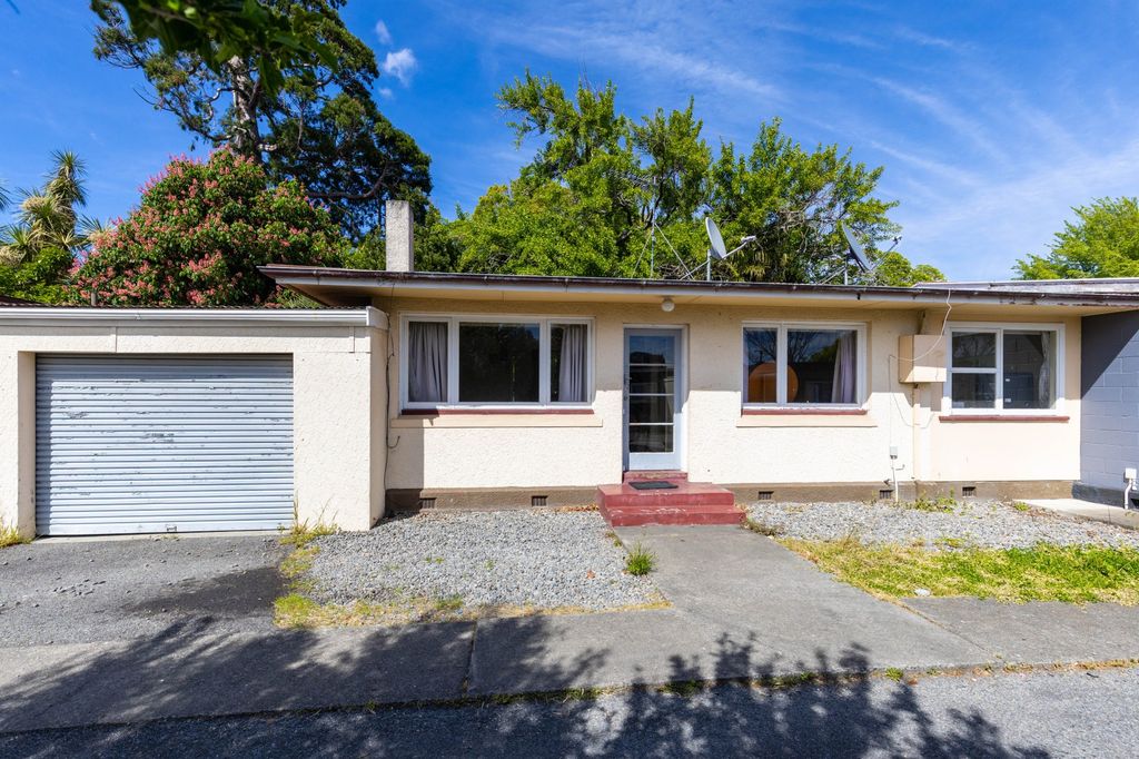 Affordable living, walk to everything 1
