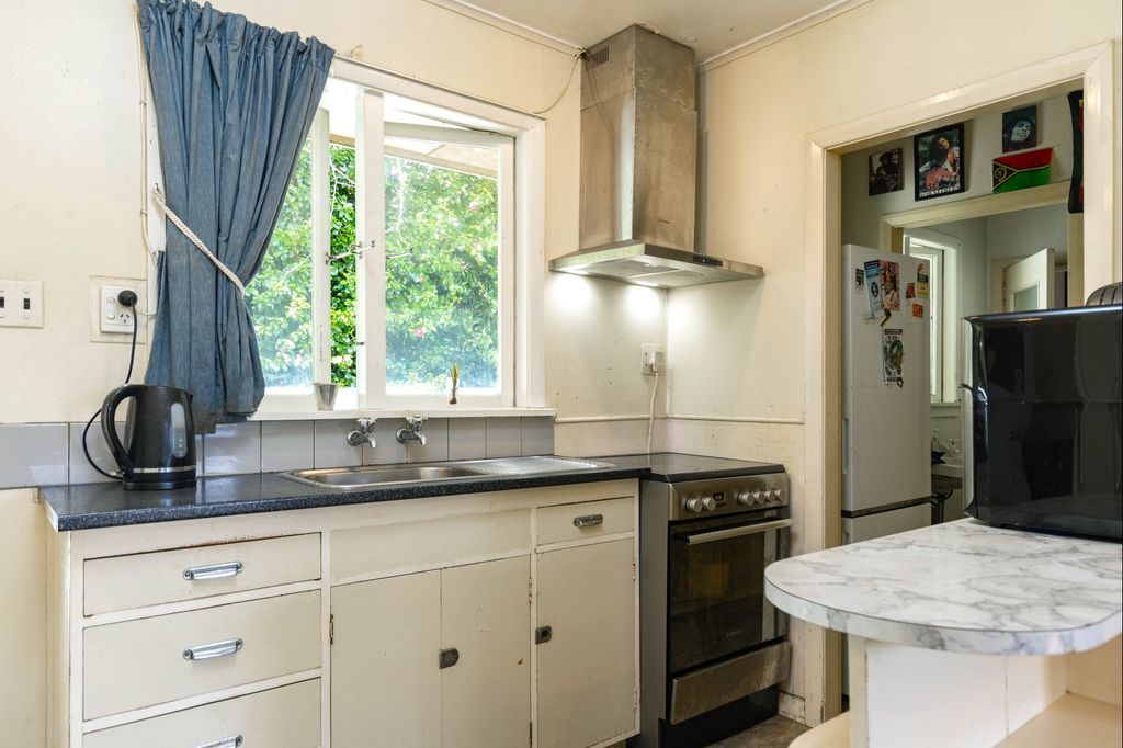Affordable living, walk to everything 5