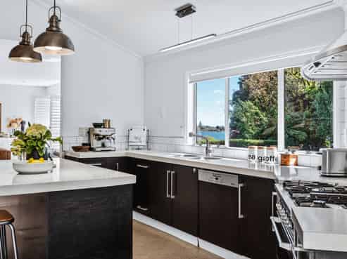 2/24 Napier Road, Hilltop