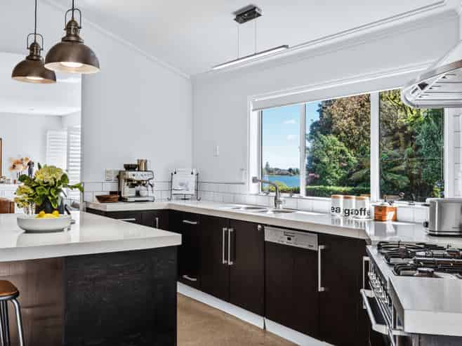 2/24 Napier Road, Hilltop