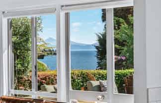 2/24 Napier Road, Hilltop