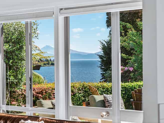 2/24 Napier Road, Hilltop