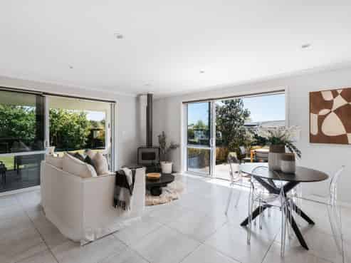 266 Lakes Boulevard, Pyes Pa