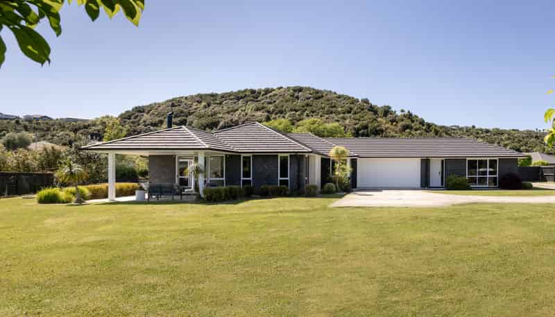 266 Lakes Boulevard, Pyes Pa