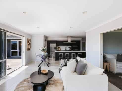 266 Lakes Boulevard, Pyes Pa