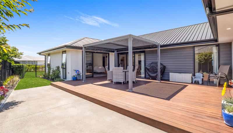 8 Whitehorn Drive, Lincoln