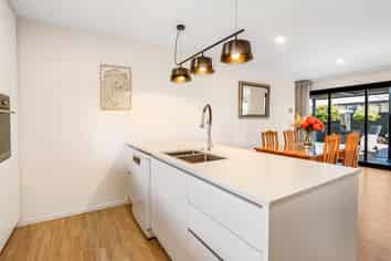 8 Whitehorn Drive, Lincoln