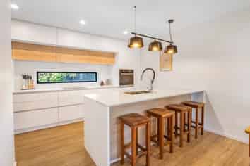 8 Whitehorn Drive, Lincoln