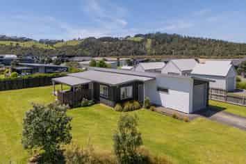 42 Longreach Drive, Cooks Beach