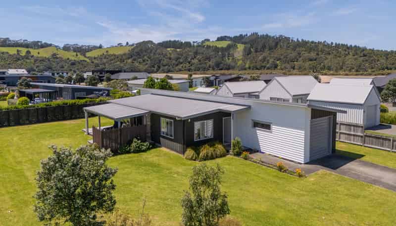 42 Longreach Drive, Cooks Beach