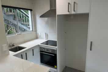 2/17 Woodbine Avenue, Greenlane