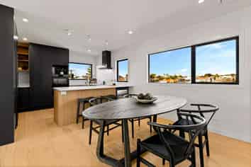 2/1 Omana Road, Milford