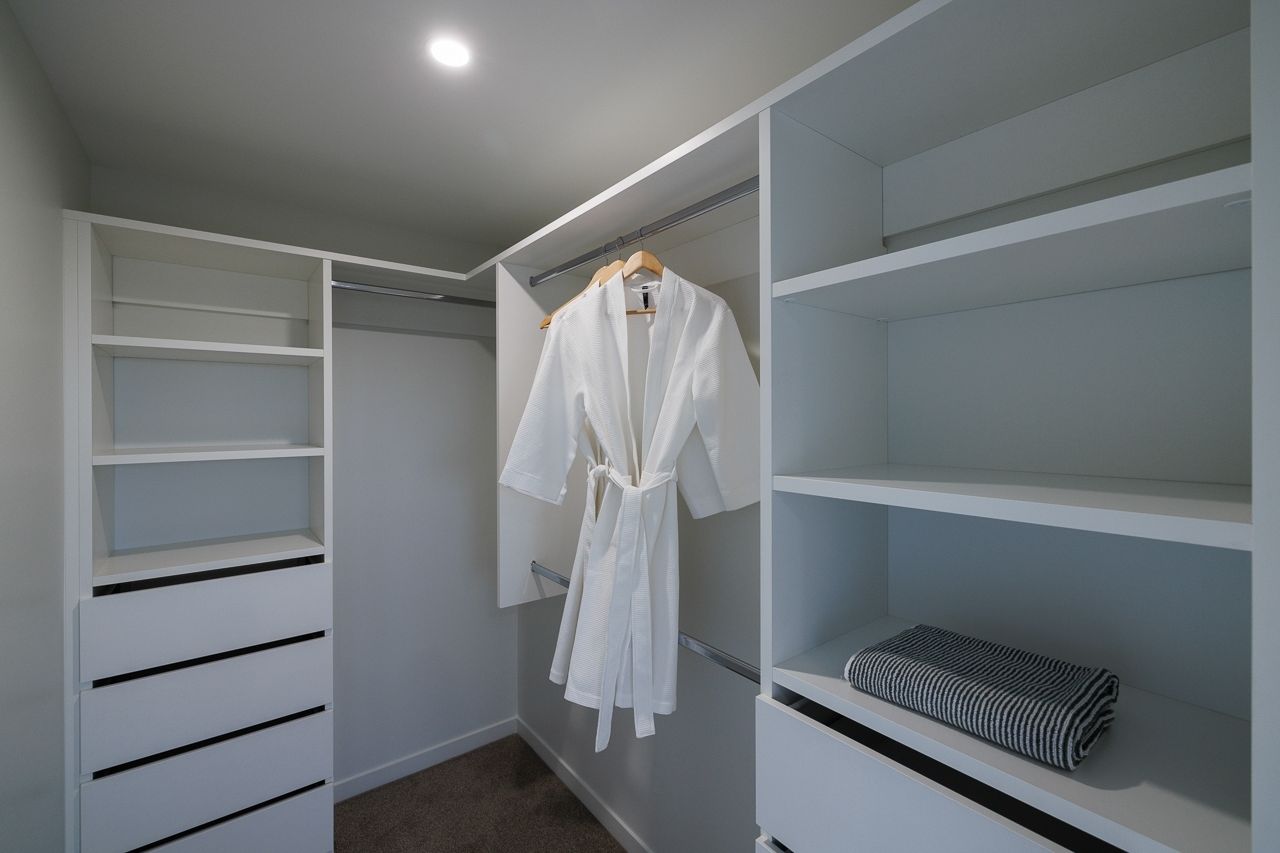 Modern Living Made Effortless in Aurora - Więcej