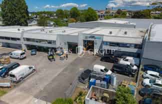 1,424m² Industrial Plus 700m² Yard