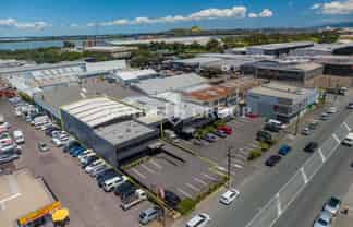 High Profile | 736m² Warehouse | 10 Car Parks