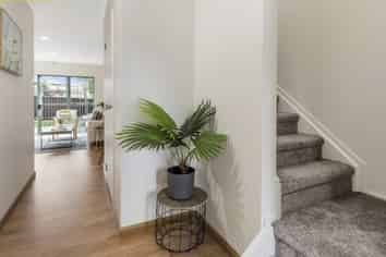 4/351 West Coast Road, Glen Eden