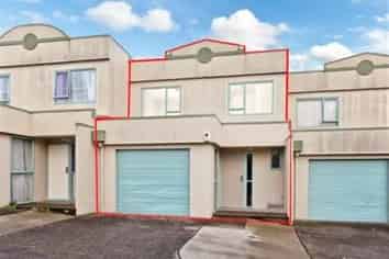 4/351 West Coast Road, Glen Eden