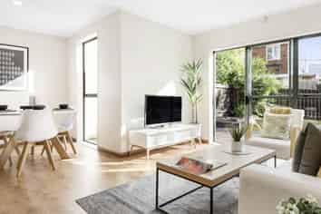 4/351 West Coast Road, Glen Eden