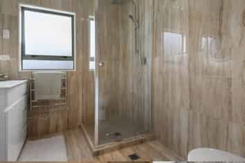 4/351 West Coast Road, Glen Eden