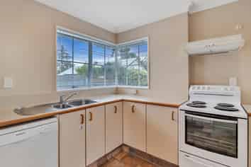 136B Amberley Avenue, Highbury