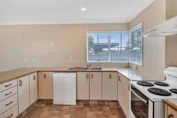 136B Amberley Avenue, Highbury