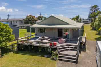4 Captain Cook Road, Cooks Beach
