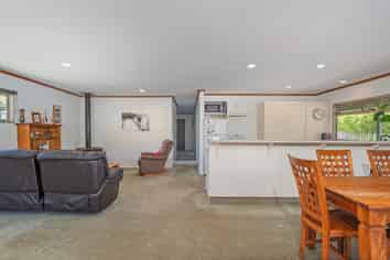 4 Captain Cook Road, Cooks Beach