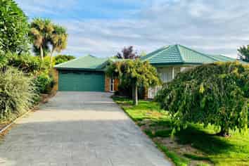 2 Lexington Place, Shirley