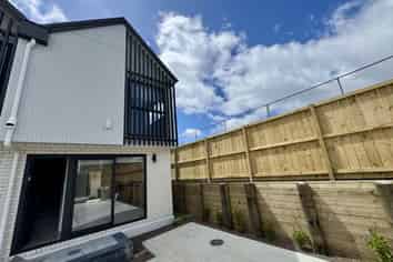 3/36  Fairdale Place, Birkdale