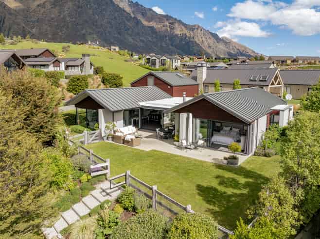 2 Aberdare Court, Jacks Point