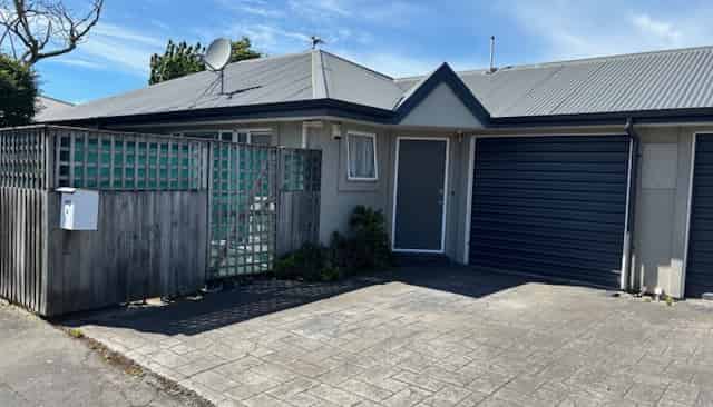 2/145 Clarence Street, Riccarton