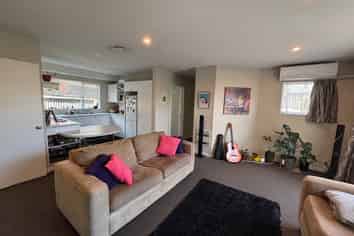 2/145 Clarence Street, Riccarton