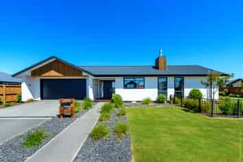 60 Oaks Drive, Lincoln