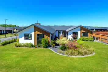 60 Oaks Drive, Lincoln