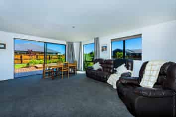 60 Oaks Drive, Lincoln