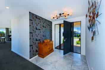 60 Oaks Drive, Lincoln